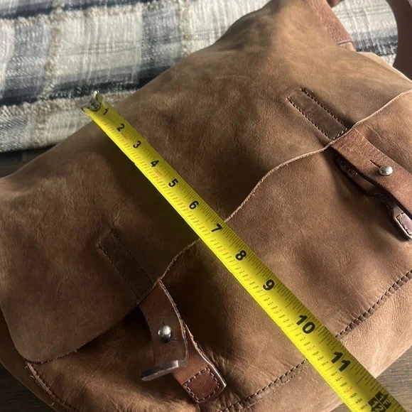 MO851 Leather Messenger Bag-Unisex - Picture 13 of 17